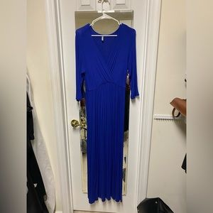 Blue long-sleeved maxi dress
